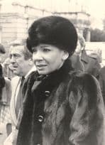 Shirley Bassey at Diana Dors Funeral Berkshire 1984 Press Photo