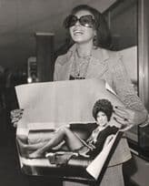 Shirley Bassey Heathrow Airport Lord Snowdon LP Cover Photo 1973 Large Press Photo