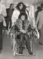Shirley Bassey in Wheelchair American Hospital Ovary Operation 1982 Press Photo