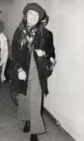 Shirley Maclaine at Heathrow London Airport 1971 to New York Press Photo