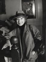 Shirley Maclaine At Mayfair London Hotel Drilling Complaints Old Press Photo