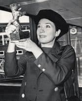 Shirley Maclaine Lifts Desperate Characters Award Heathrow Airport Press Photo