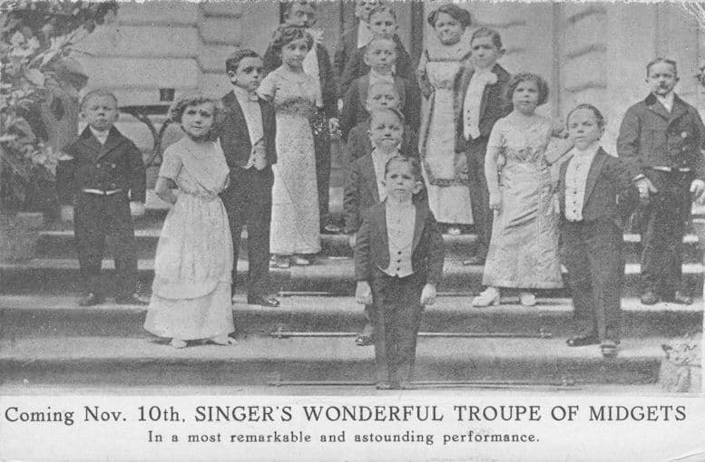 Singer s Wonderful Troupe Of Midgets Wizard Of Oz Film Old Postcard