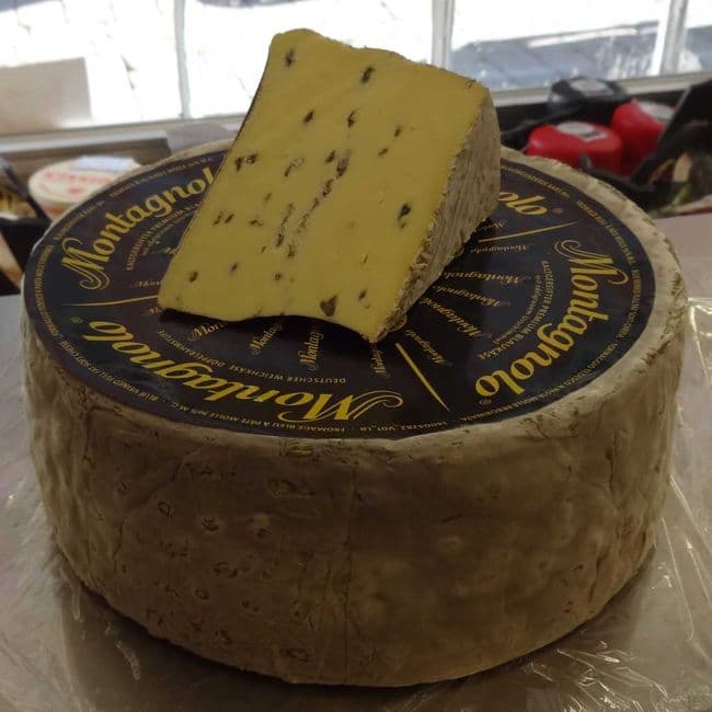 Montagnolo Cheese Lactose free blue cheese