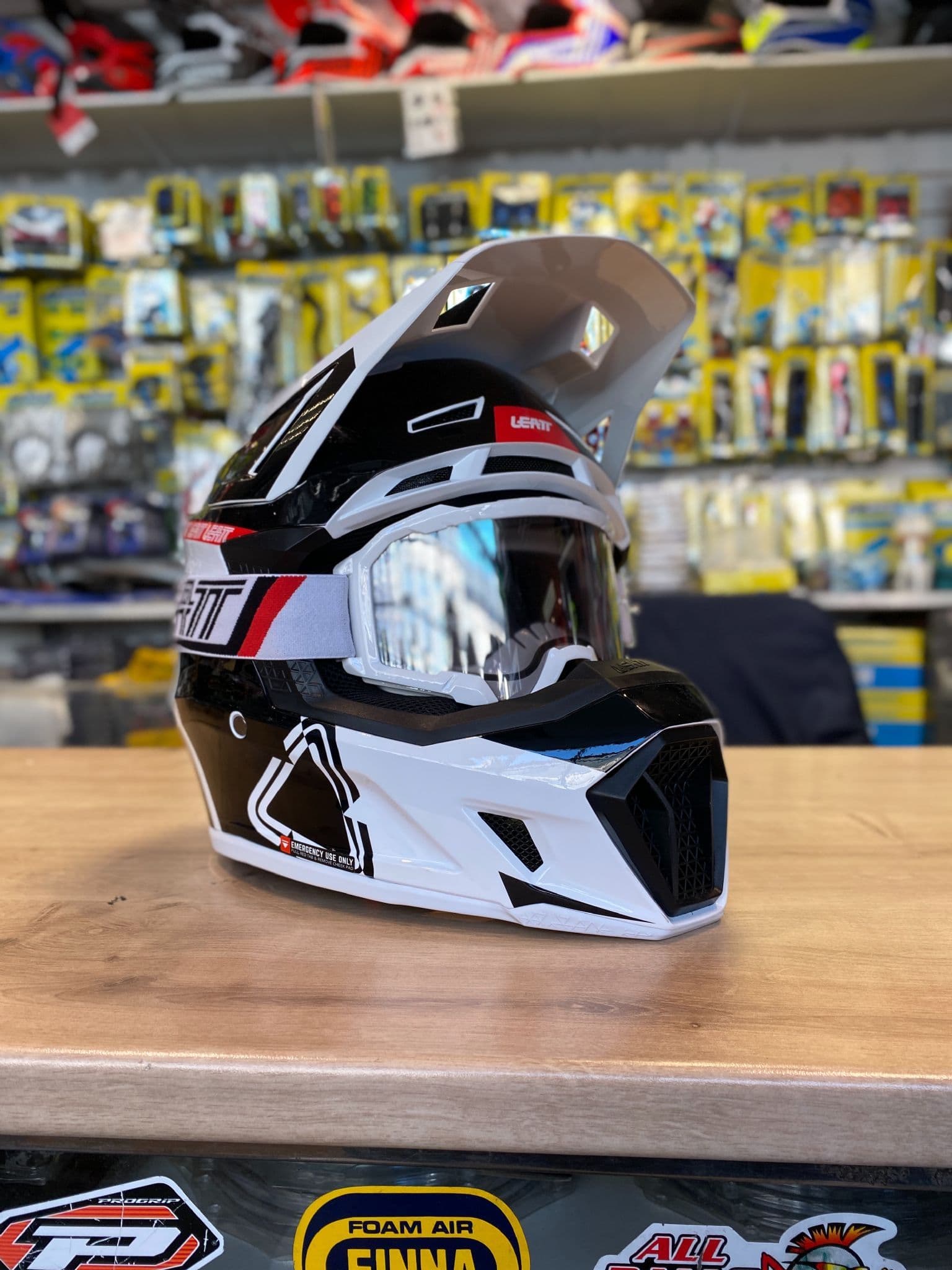 Kit Casque Cross Leatt Moto 7.5 V25 Avec Masques - 16% de réduction
