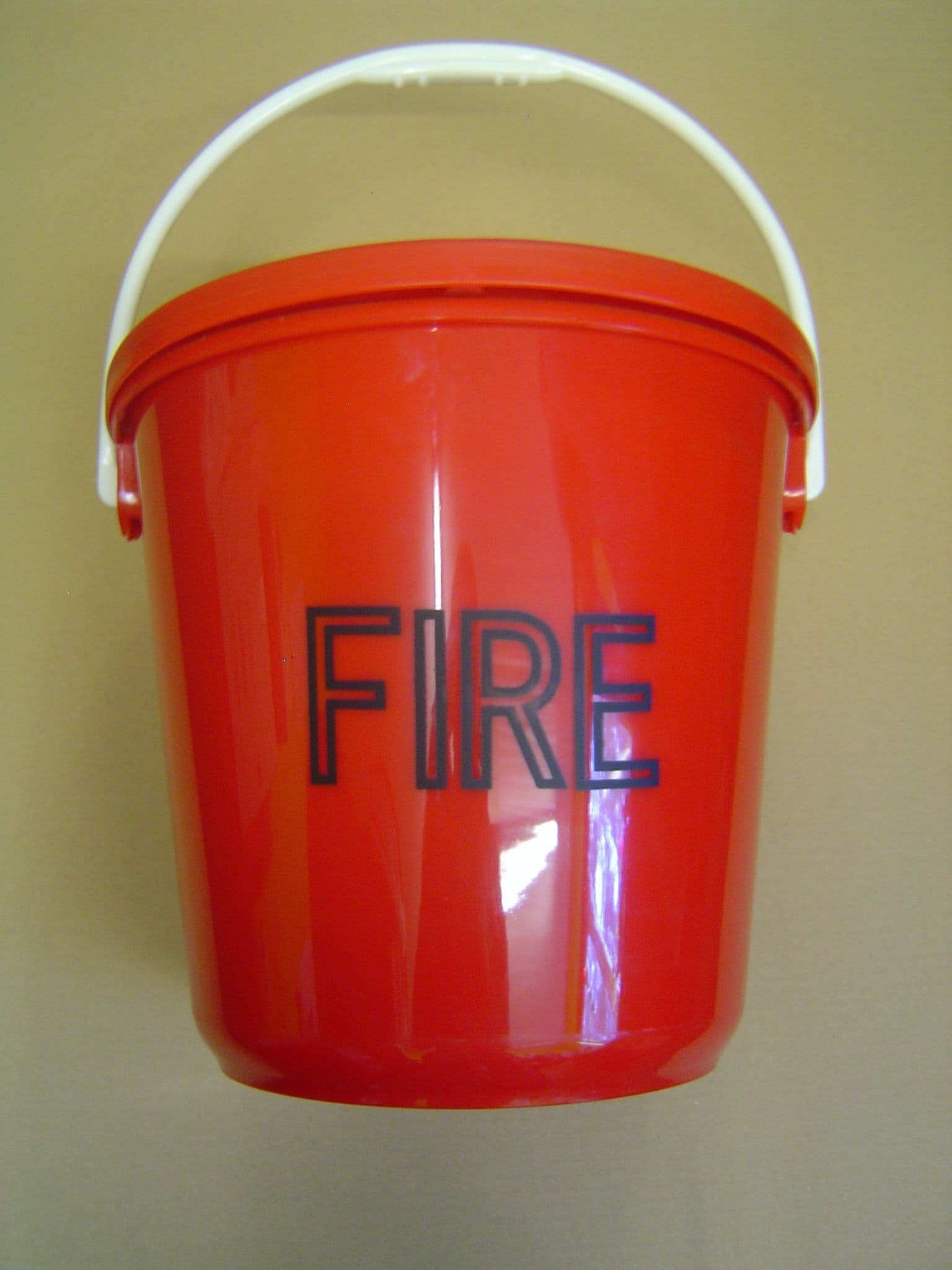 H DUTY D SHAPE FIRE BUCKET WITH LID