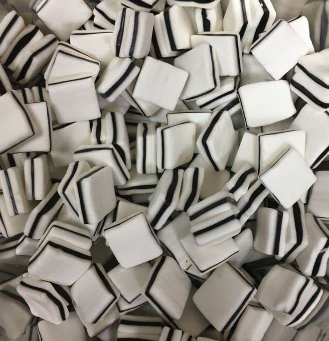 Black & White Liquorice Mints 100g