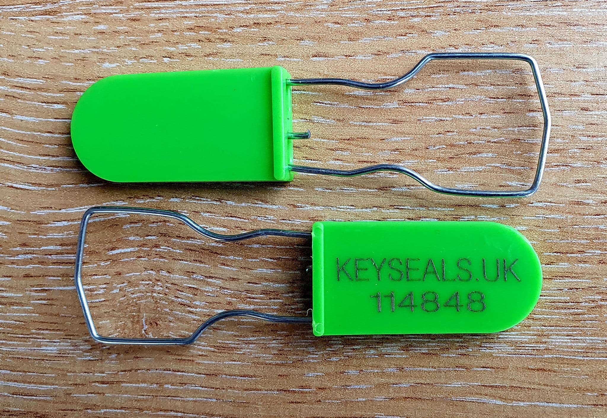 100 x Green or Pink Key Seals (19.9p each)