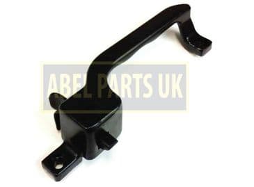 RH LATCH HANDLE REAR WINDOW JCB MODELS (PART NO. 331/28235)