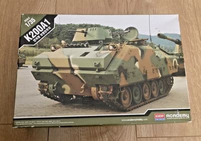 Academy Model Kit 13292 - K200A1 Korean Infantry Fighting Vehicle - 1/35