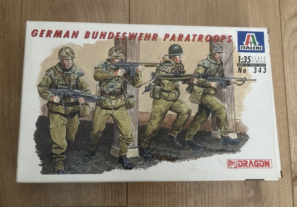 Italeri Model Kit 343 - German Bundeswehr Paratroops - 1/35 - Pts Sealed