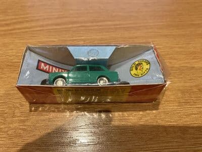 L202 *Vintage 1960s* MINIX Little Cars - RC10 Hillman Imp Boxed Green