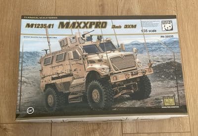 Panda Model Kit 35032 - M1235 A1 MaxxPro Dash DXM - 1/35 - Pts Sealed