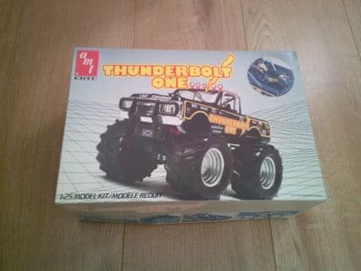 W270 AMT / ERTL Model Kit 6609 - Thunderbolt One - 1/25 - Pts Sealed
