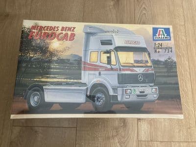 W270 Italeri Model  Kit 734 - Mercedes Benz Eurocab - 1/24 - Sealed
