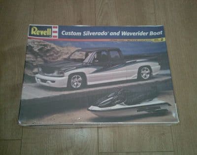 W270 Revell Model Kit 85-7666 - Custom Silverado and Waverider Boat - 1/25