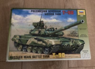 W282 Zvezda Model Kit 5020 - Russian Main Battle Tank T-90 - 1/72 - Pts Sealed