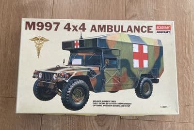 W288 Academy Model Kit 1352 - M997 4x4 Ambulance - 1/35 - Pts Sealed