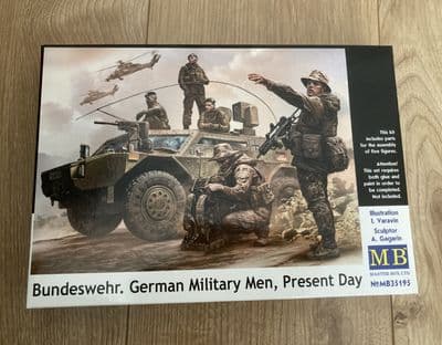 W288 Master Box Kit 35195 - Bundeswehr German military men, Present day - 1/35