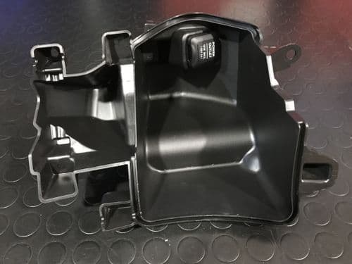 Caja Guantera con Toma Cargador Contraescudo Honda Sh 125 K77 2017 a 2020