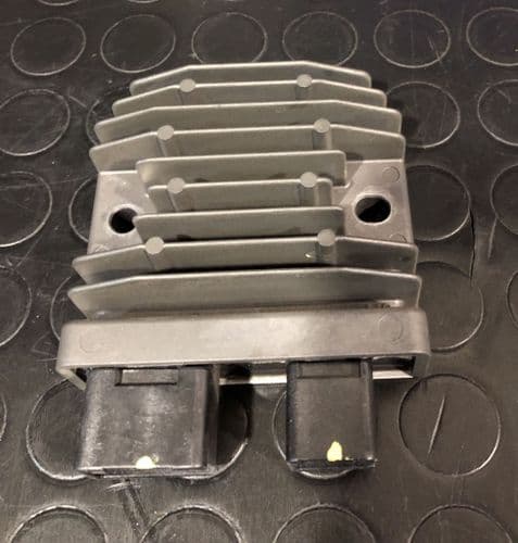 Regulador Corriente Honda Forza 300 K0B y Sh K53 300