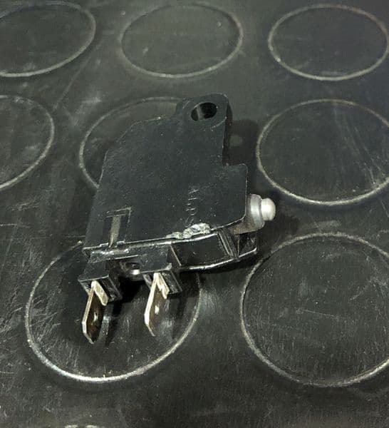 Sensor Freno Delantero Derecho Honda Forza 125 y 300 K0B 2019 y 2020