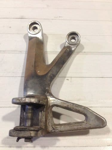 Soporte Estribera Izquierda Trasera Yamaha Tzr 50 2000-2004