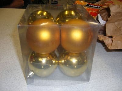 8 x Gold Baubles