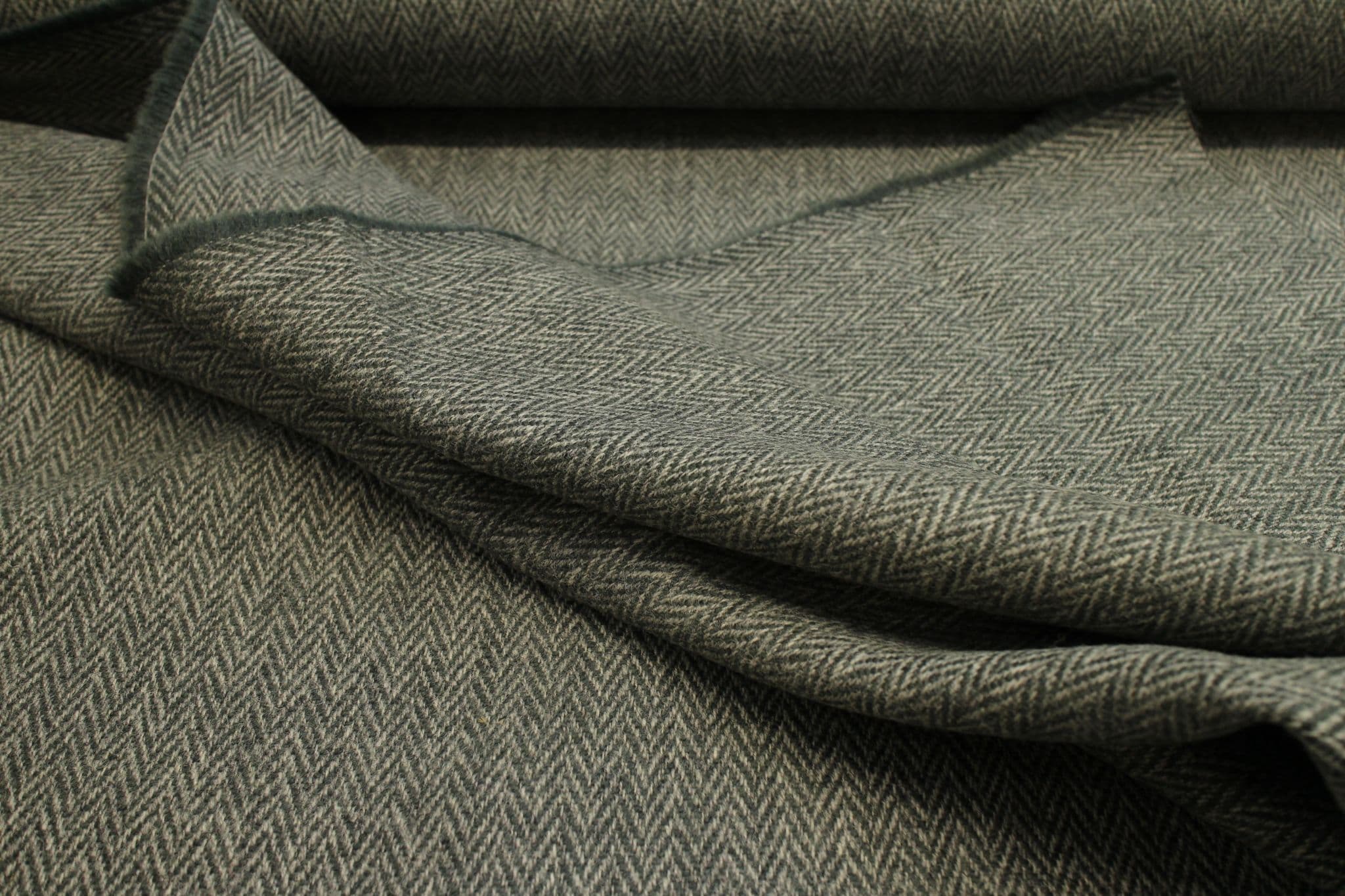 Heavyweight Pure New Wool Herringbone Tweed Fabric DR56