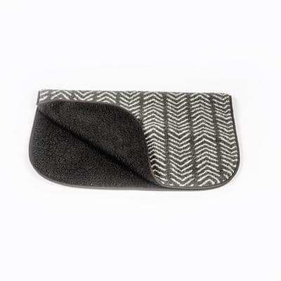 DANISH DESIGN FLEECE BLANKET CHARCOAL ARROWS