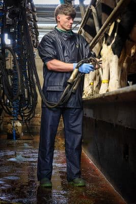 Farmtrak PU Parlour Top Navy Elastic S/Slv L