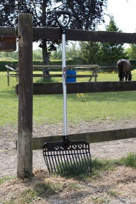 FYNALITE VALUE PLASTIC STABLE FORK D-GRIP HANDLE