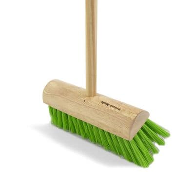 HILLBRUSH MEDIUM YARD BROOM WITH HANDLE