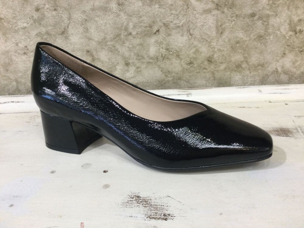 Caprice 22315-42-017 Black Patent Court Shoe