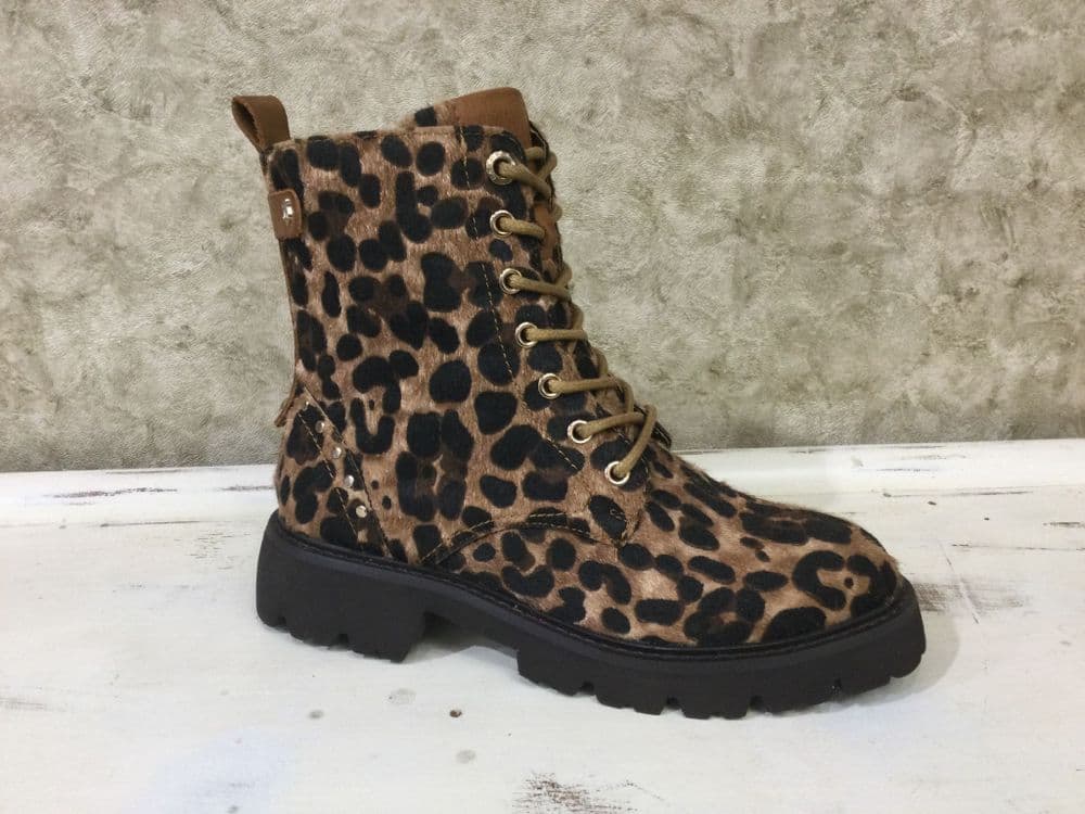 Carmela 16266501 Leopard Ankle Boot with Inside Zip