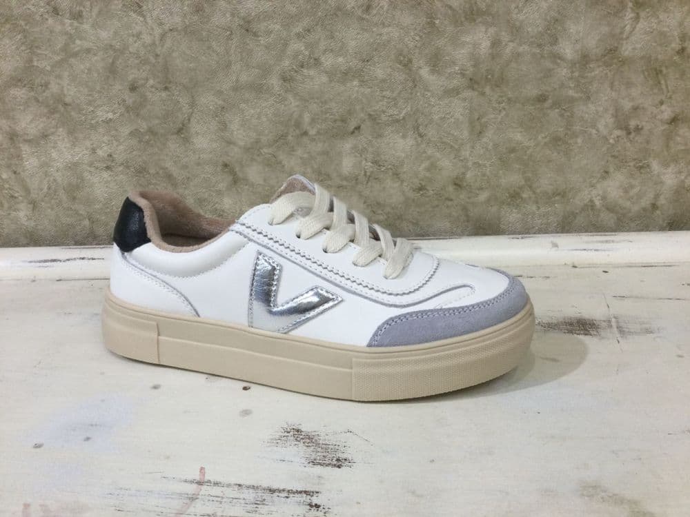 Drilleys Eighty 'Nivet' White and Grey Mix Lace Up Trainer