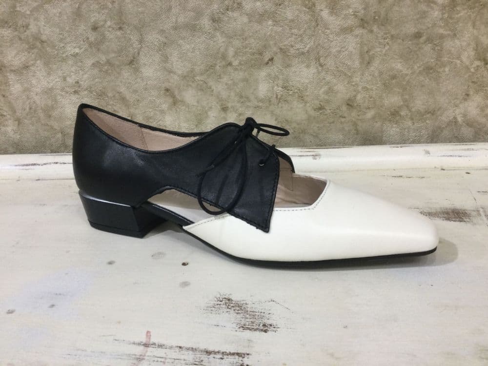 Hispanitas BHV264628 Monochrome Lace Up Shoe