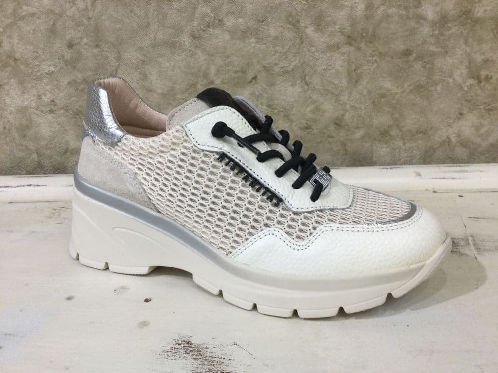 Hispanitas HV264712 White /Black/Silver Wedge Trainer