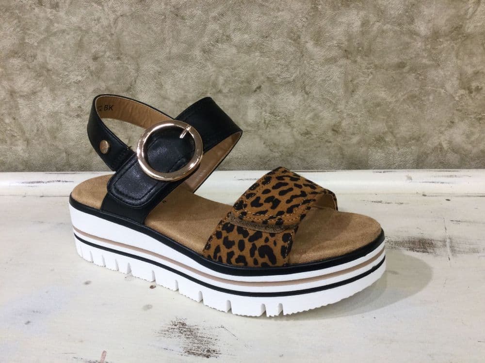 Lunar JLB022 BK Ronda Black/Tan Sandal