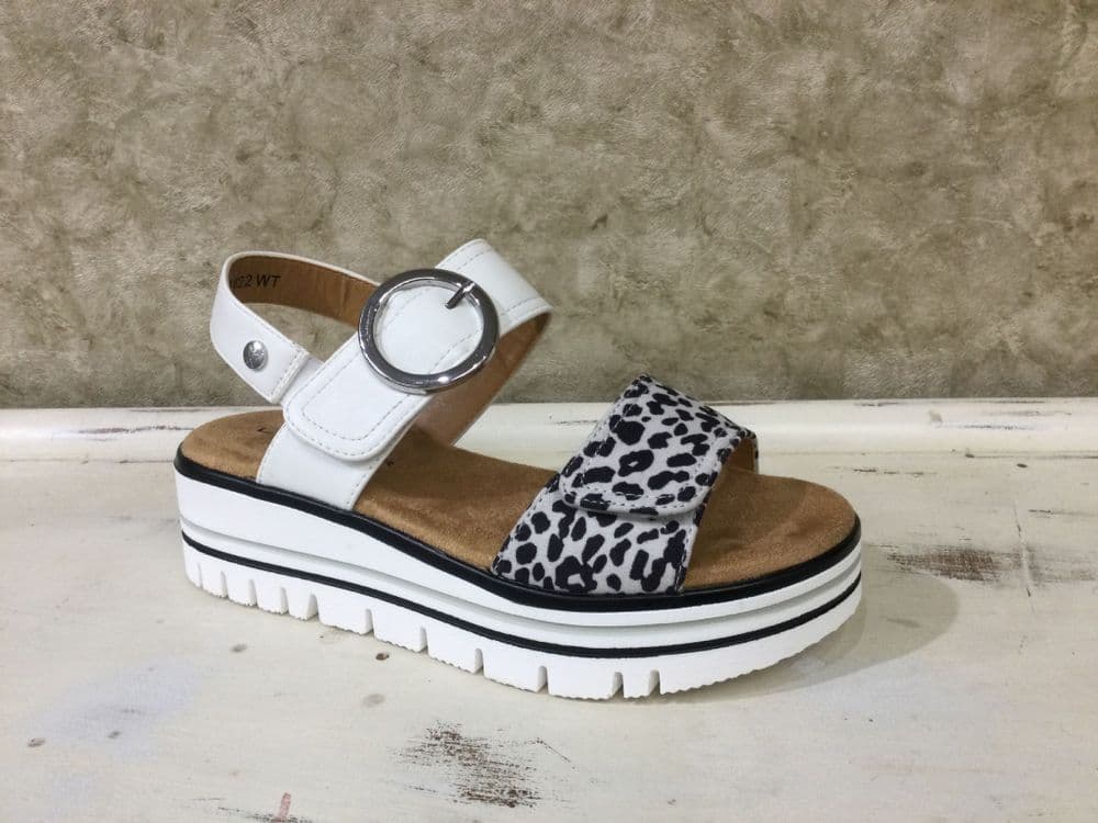 Lunar JLB022 WT Ronda White/Black Wedge Sandal