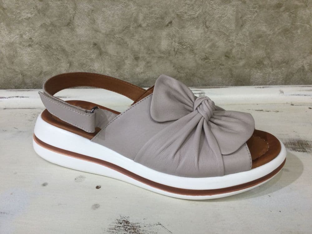 Modella Harlow Wedge Sling Back in Cream