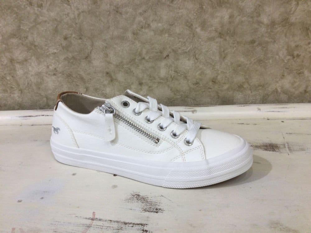 Mustang 26M0222013 White and Tan Trainer