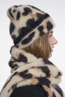 Rino & Pelle Raaza Beanie with Big Leopard Print