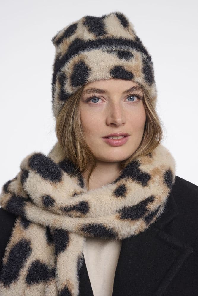 Rino & Pelle Raaza Beanie with Big Leopard Print