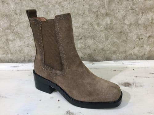 Tamaris 25309-43 Camel Ankle Boot with Square Toe