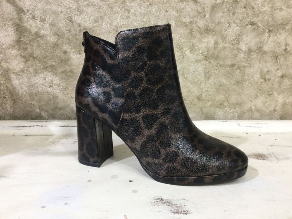 Tamaris 25362-45 360 Leopard Heeled Ankle Boot