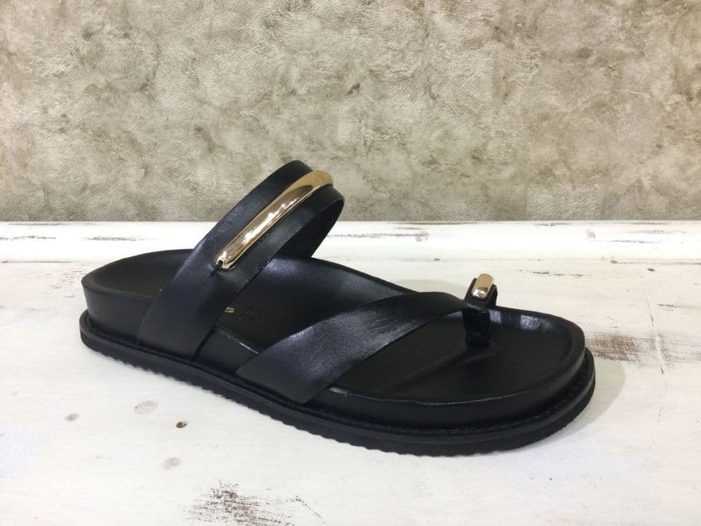Tamaris 27415-45 001Black Toe Loop Sandal