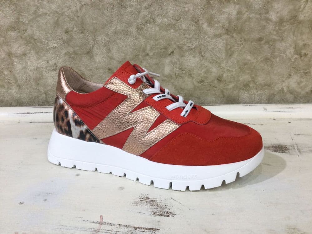 Wonders A 24100 Red / Skin Trainer