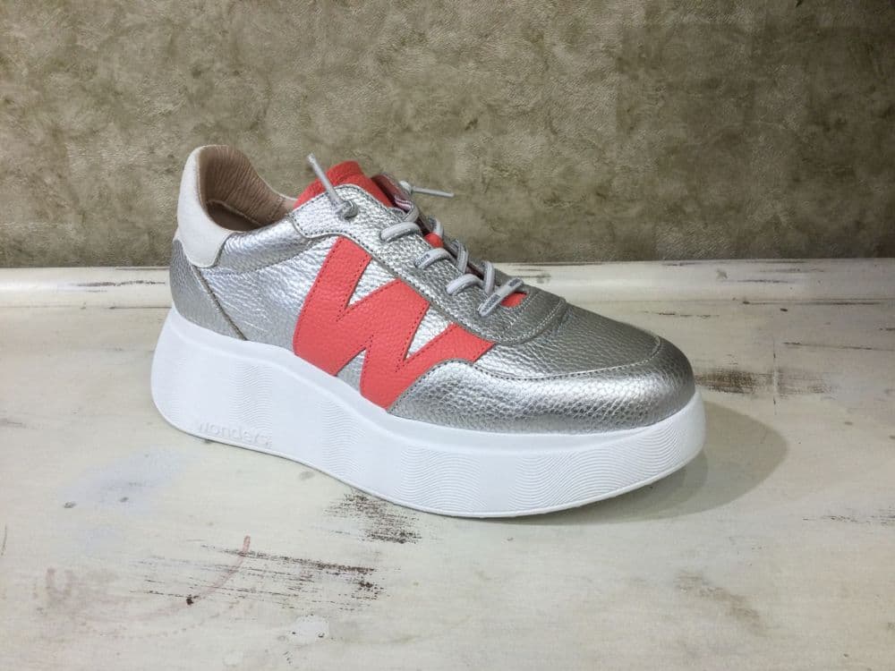 Wonders A-3625 Silver/Coral Mix Trainer