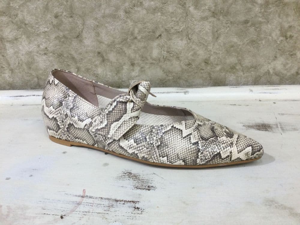 Wonders A3840 Skin Print Pump with a Hidden Wedge